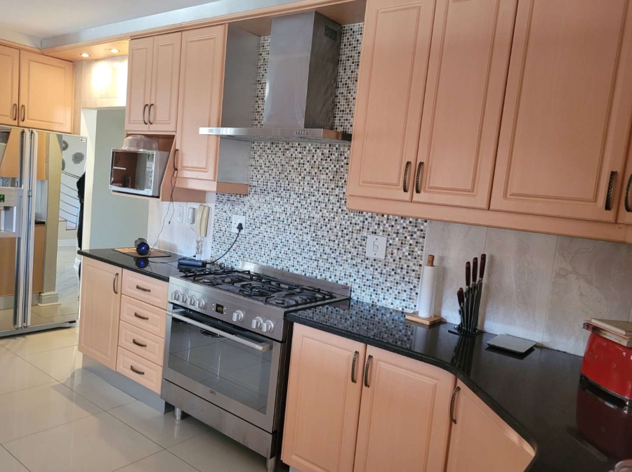 5 Bedroom Property for Sale in Goodwood Park Western Cape